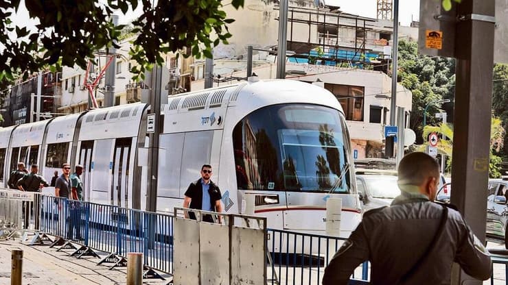 הרכבת הקלה (צילום: דנה קופל) הרכבת הקלה