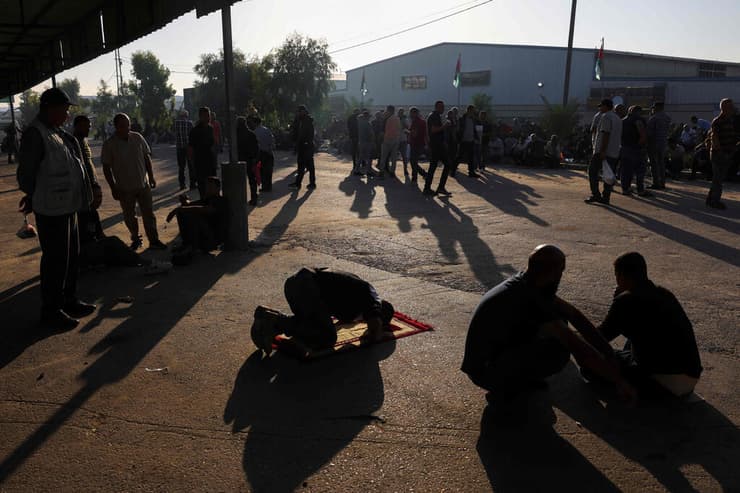 פלסטינים במעבר ארז