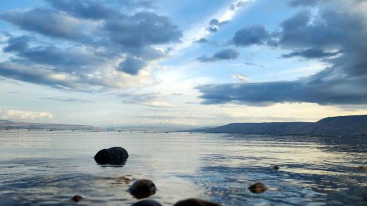 עננים מעל הכנרת