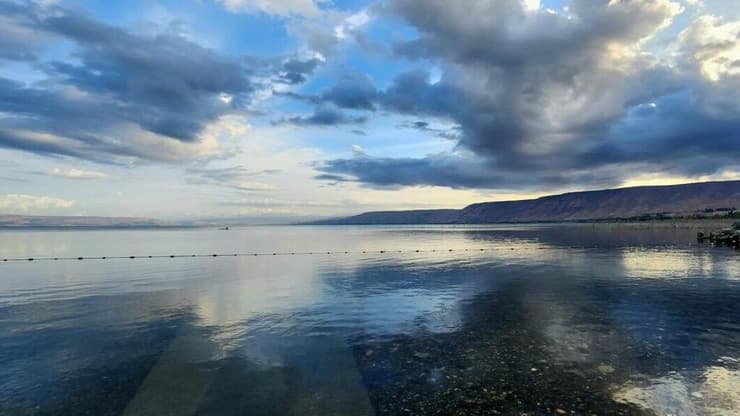 עננים מעל הכינרת (צילום: ורד מנור, איגוד ערים כינרת) עננים מעל הכנרת