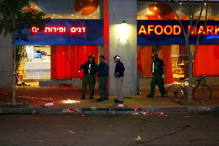 תמונת ארכיון מזירת הפיגוע בסי פוד, מרץ 2002