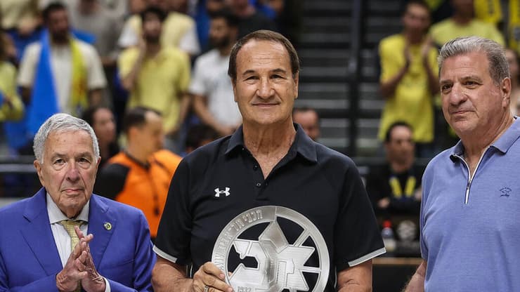 טל ברודי. ייבחר? (עוז מועלם) יו"ר מכבי ת"א שמעון מזרחי עם הבעלים דייויד פדרמן, טל ברודי