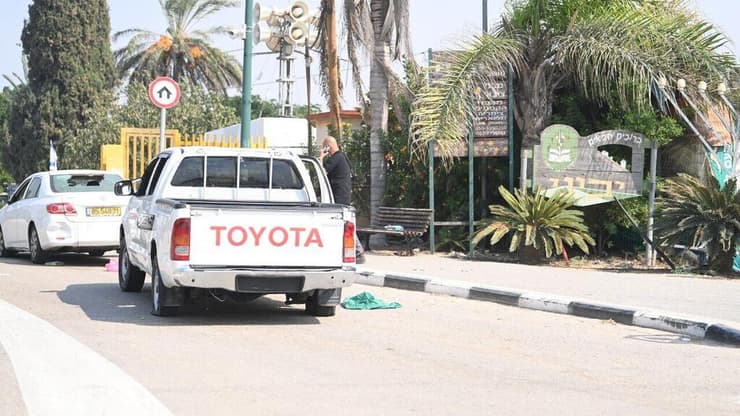 טנדר של המחבלים בכניסה למושב יכיני