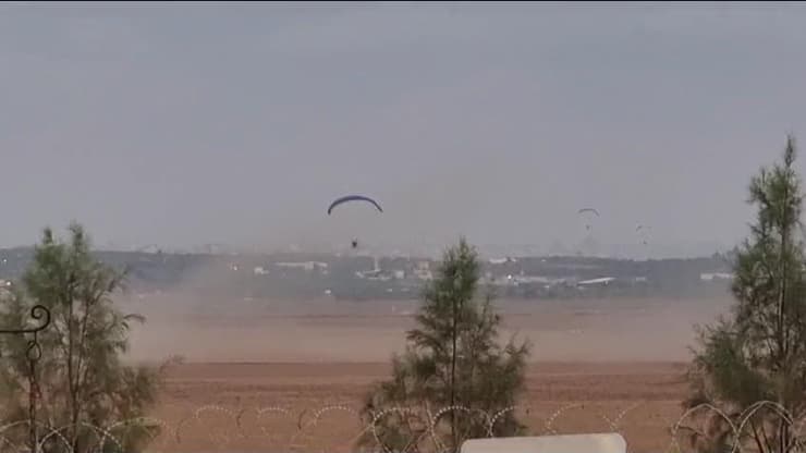 מצנח רחיפה, בדרך לכפר עזה. חיל האוויר הופתע (צילום: רועי עידן ז"ל) חשש לחדירת מחבלים