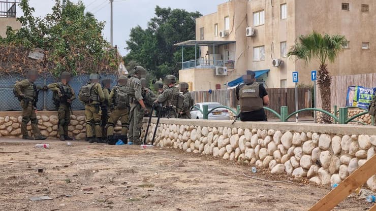 הזירה באופקים שבו מתבצרים המחבלים