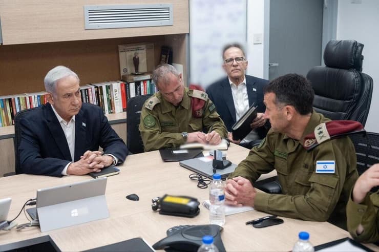 נתניהו בהערכת המצב בקריה (צילום: דובר צה"ל) הערכת המצב בקריה