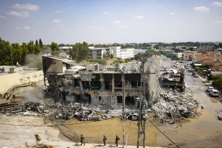 תחנת משטרת שדרות לאחר הקרבות עם מחבלי חמאס (צילום: גיל נחושתן) תחנת משטרת שדרות
