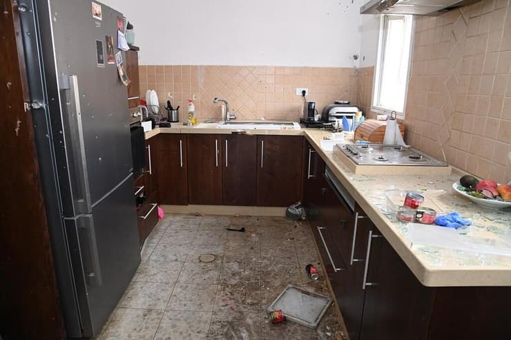 צילום: הרצל יוסף בית משפחת אדרי, אחרי הפריצה
