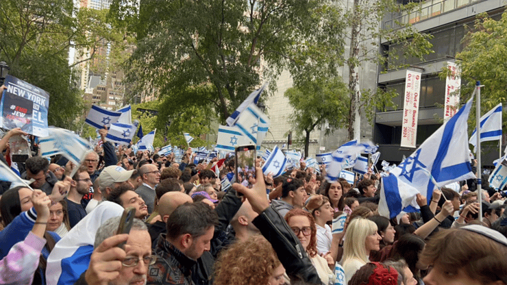 הפגנת תמיכה בישראל מול בניין האו"ם בניו יורק באוקטובר אשתקד (צילום: רונן ריק) הפגנת תמיכה בישראל מול בניין האו"ם בניו יורק