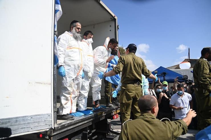 מתחם זיהוי הגופות "שורה" ברמלה לאחר הטבח בדרום