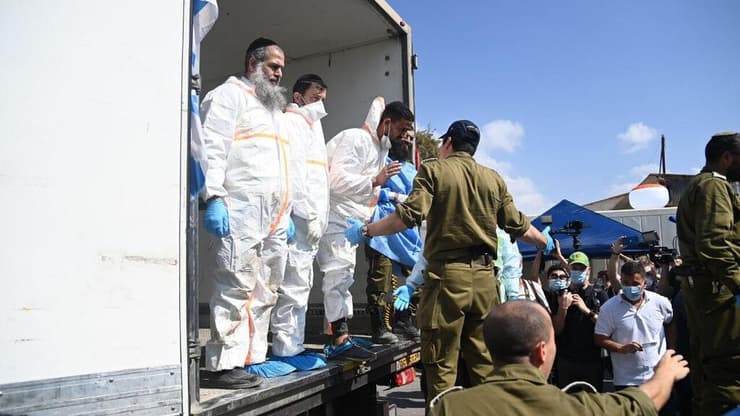 "כלום לא דומה בכלום למה שראיתי בשורה" (צילום: יאיר שגיא) מתחם זיהוי הגופות "שורה" ברמלה לאחר הטבח בדרום