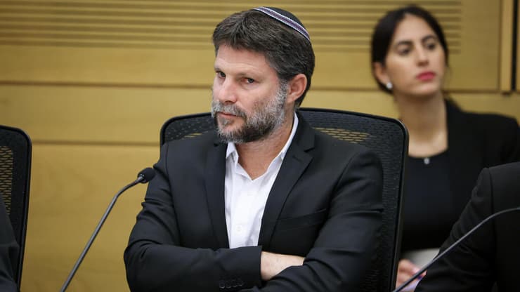 בצלאל סמוטריץ' (צילום: נועם מושקוביץ - דוברות הכנסת) סמוטריץ' בוועדת הכספים חרבות ברזל