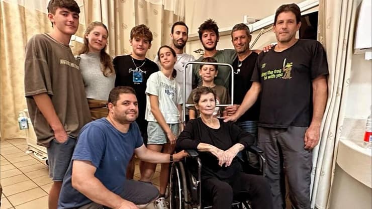 יוכבד ליפשיץ ובני משפחתה