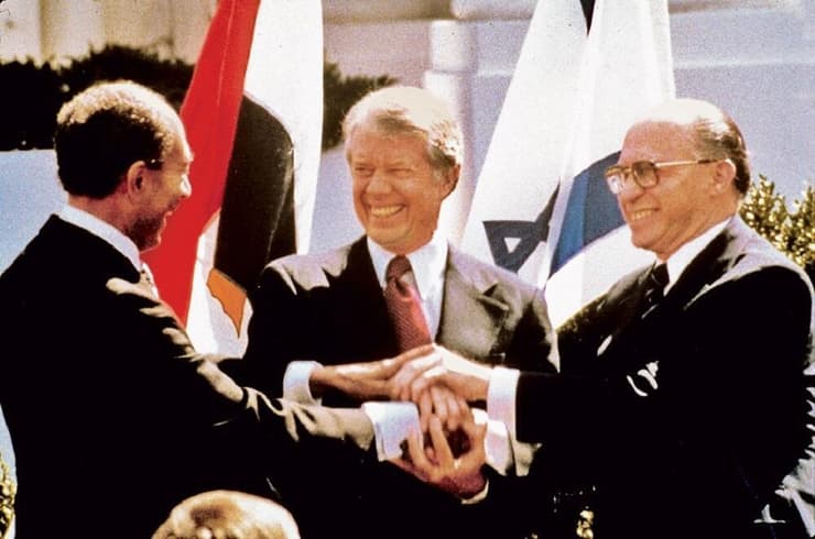 מנחם בגין,אנואר סאדאת וג'ימי קרטר