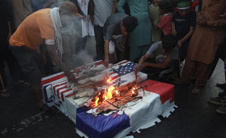 שורפים דגל ישראל צרפת ארה"ב