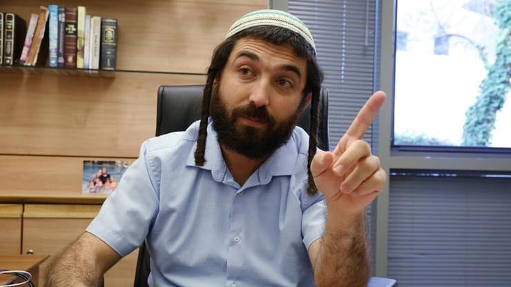 "הם משפיענים, טובים בלייצר תוכן. הם לא טובים בלנהל מדינה". ח"כ צבי סוכות (צילום: שאול גולן) ח"כ צבי סוכות