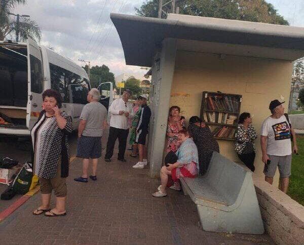 13 קשישים נהרגו ליד מיגונית תחנת אוטובוס ב שדרות ב  7.10