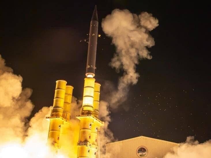 שיגור טיל מיירט של מערכת חץ 3 (צילום: אגף דוברות וקשרי ציבור, משרד הביטחון) תמונת ארכיון של מיירט 'חץ 3'