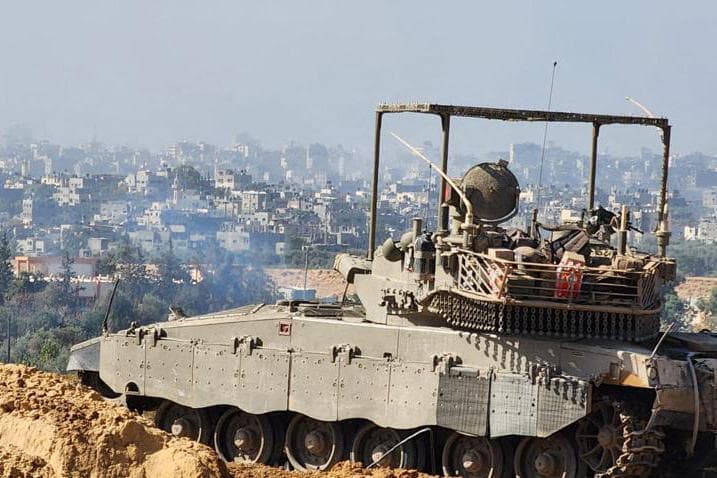 הדיונים על התוספת תקועים. פעילות צה"ל בעזה (צילום: AFP PHOTO / ISRAELI DEFENCE FORCES ) טנק צה"ל בעזה, ליד הגדר