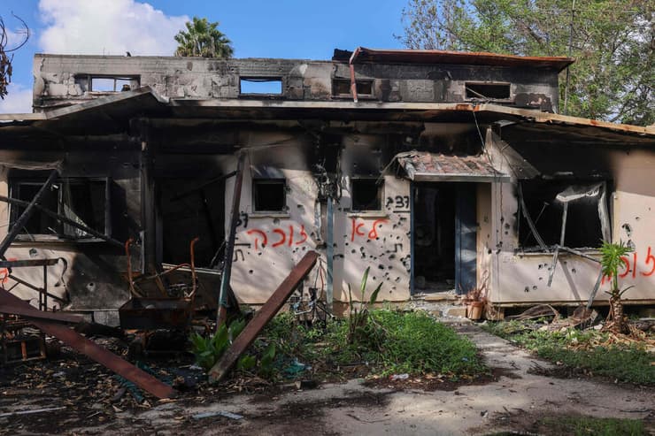 החורבן שהותירו המחבלים בקיבוץ כיסופים (צילום: Menahem KAHANA / AFP) קיבוץ כיסופים