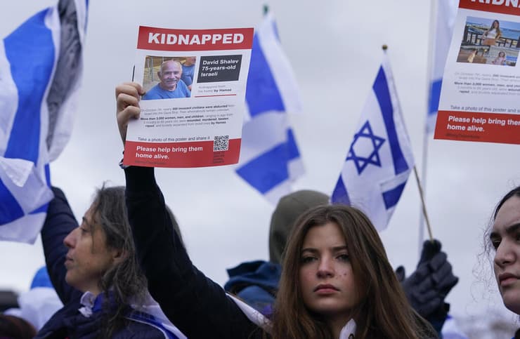 הפגנת תמיכה בישראל בקירקלנד, וושינגטון (צילום: AP Photo / Lindsey Wasson) הפגנת תמיכה בישראל בקירקלנד, וושינגטון