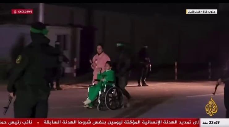 יובל אנגל עם אמה קרינה אנגל-ברט