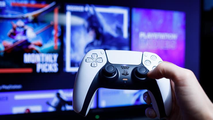 פלייסטיישן 5. ירידה מדאיגה במכירות (צילום: Girts Ragelis/Shutterstock) פלייסטיישן 5