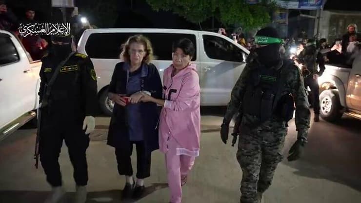 "נשארתי בלי כלום". השחרור של אופליה רויטמן חטופים ברכבי הצלב האדום משתחררים מידי שבי חמאס