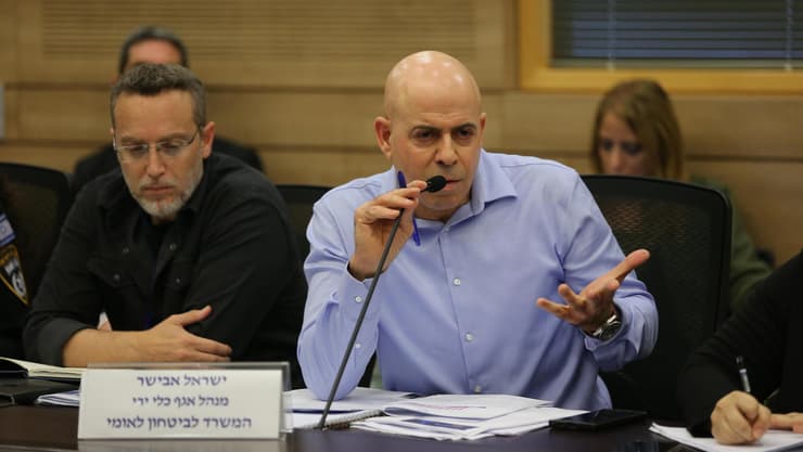 דיון בעניין רישוי כלי ירייה והפיקוח על החזקתם בוועדה לענייני ביקורת המדינה (צילום: אלכס קולומויסקי) דיון בעניין רישוי כלי ירייה והפיקוח על החזקתם בוועדה לענייני ביקורת המדינה