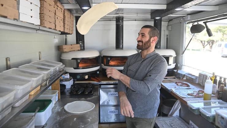 לי ברק ואריאל שרעבי, פיצה הביתה