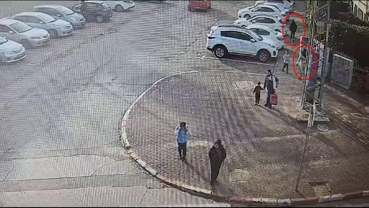 יותר מ-20 דקירות, גם אחרי שכבר הייתה שרועה על הרצפה. תיעוד מזירת הרצח בלוד, 2023 אירוע דקירה בלוד