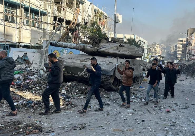 עצורים מובלים ברצועת עזה במהלך המלחמה (צילום: דובר צה"ל) מעצר וחקירות של כ 500 פעילי טרור של ארגון החמאס וגא"פ