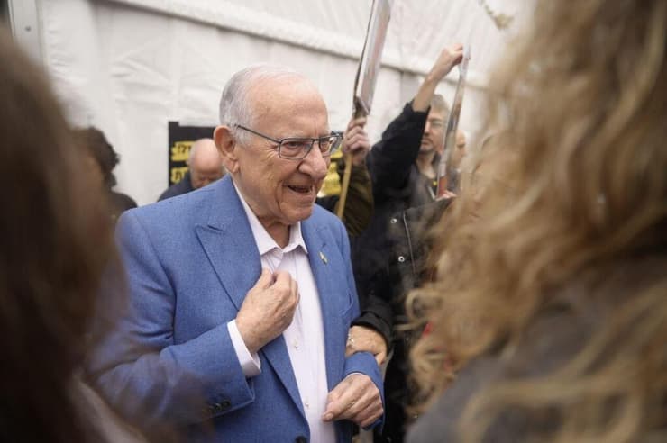 ריבלין. "תשיגו לי את נתניהו" (צילום: שלו שלום) משפחות החטופים מחוץ לכנסת, ירושלים