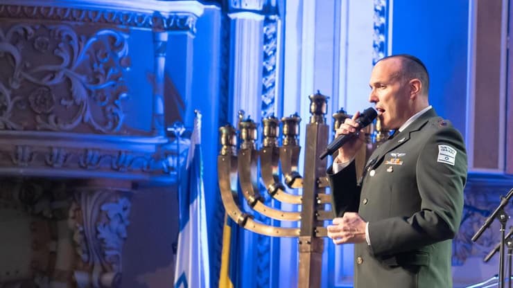 החזן הראשי לצה"ל, סא"ל שי אברמסון (צילום: אורן אטדגי) החזן הראשי לצה"ל, שי אברמסון