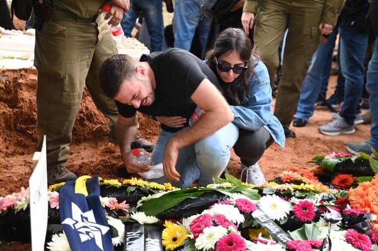 "ההספד כתב את עצמו". הלווייתו של אלון שמריז ז"ל (צילום: יאיר שגיא) הלווייתו של אלון לולו שמריז ז"ל