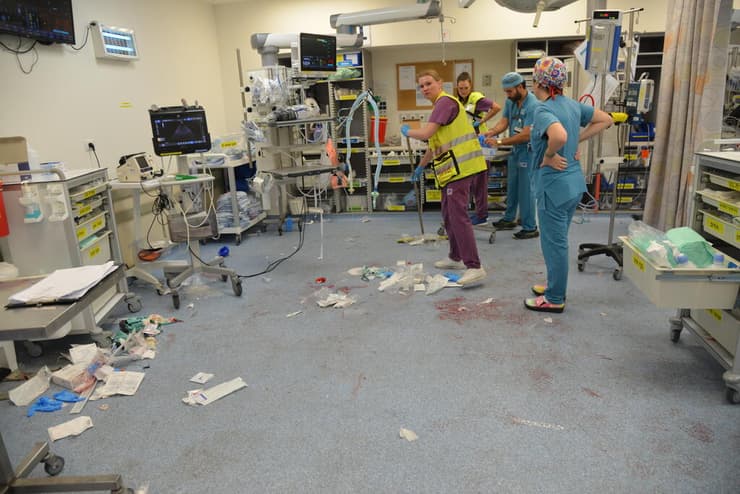 חדר המיון נראה כמו אזור מלחמה (צילום: דוברות המרכז הרפואי ברזילי) בית החולים ברזילי באשקלון ב-7 באוקטובר