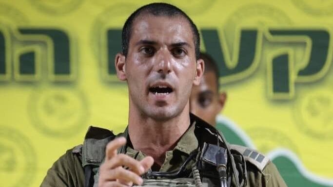 "עשה כל מה שיכל כדי להציל". משה, שבוע לפני הכניסה לעזה (צילום: דובר צה"ל) מסע הכומתה של רב סרן משה בר און התבצע שבוע לפני הכניסה לעזה