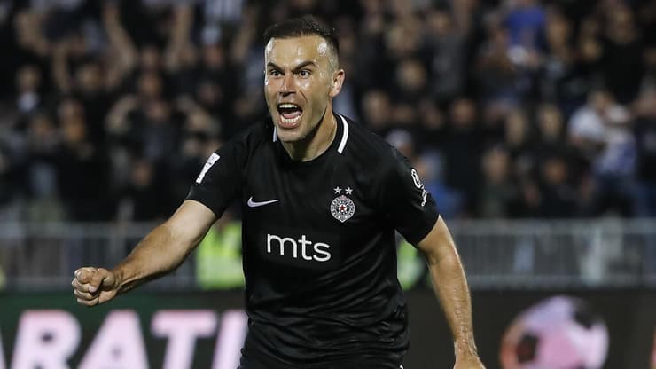 שער חמישי העונה. נאתכו (Srdjan Stevanovic/Getty Images) שחקן פרטיזן בלגרד ביברס נאתכו