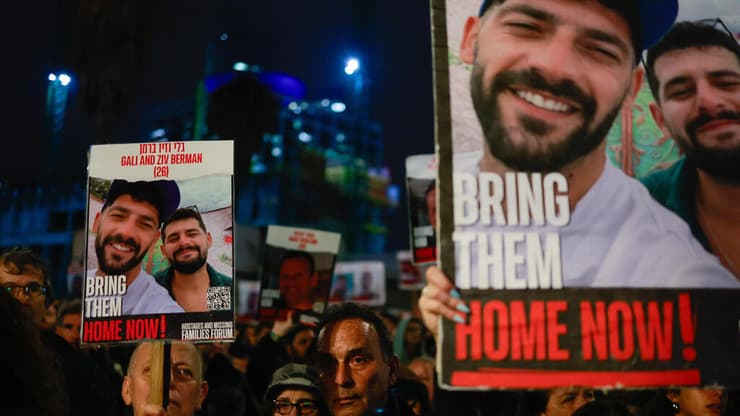  עצרת הזדהות בכיכר החטופים - ישראלים לא מפקירים אחים