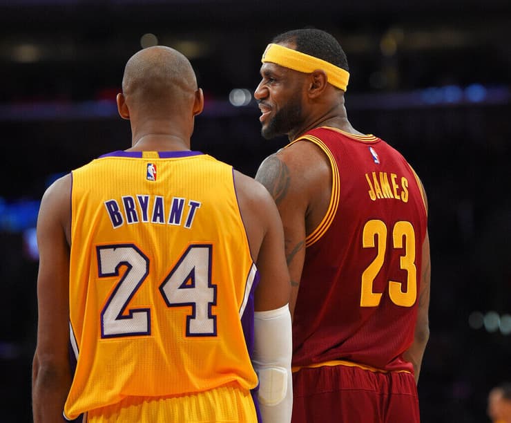 היה האליל שלו. לברון וקובי (צילום: AP Photo/Mark J. Terrill) לברון וקובי