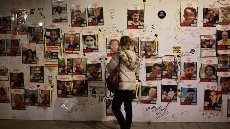 עצרת להחזרת החטופים, כיכר החטופים בתל אביב