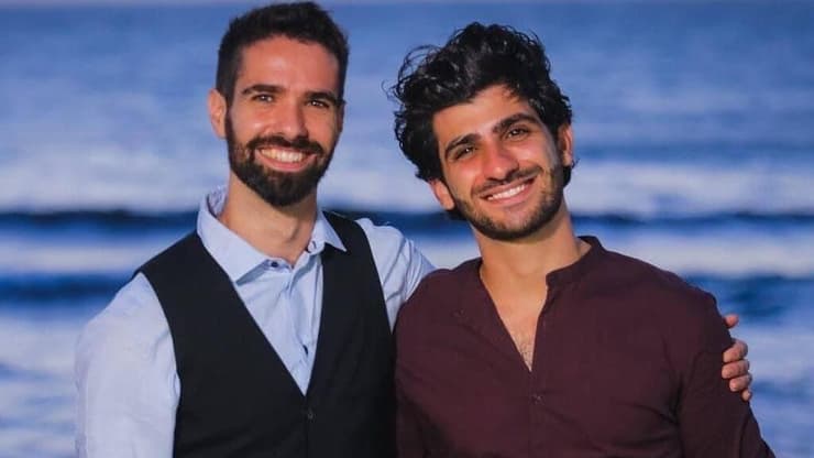 עומר אוחנה (מימין) עם בן זוגו שגיא גולן ז"ל 