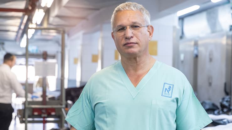 "מבחינה מקצועית היא תותחית ואלופה בזיהוי עצמות". ד"ר חן קוגל, מנהל המרכז הלאומי לרפואה משפטית (צילום: אביגיל עוזי) ד"ר חן קוגל, זיהוי חללים במכון לרפואה משפטית, המכון לרפואה משפטית