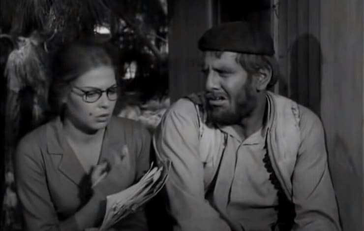 צילום מסך מתוך סאלח שבתי - חיים טופול וגילה אלמגור, סאלח והעבודת הסוציאלית