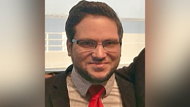 החליף שלל זהויות ב-38 שנות חייו (מתוך ויקיפדיה) ארה"ב ניקולס רוסי אנס פושע זייף את מותו הוסגר מ סקוטלנד ל יוט