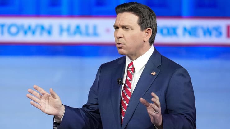 מושל פלורידה רון דסנטיס (צילום: AP, Abbie Parr) ארה"ב בחירות פריימריז רפובליקניים 2024 רון דסנטיס