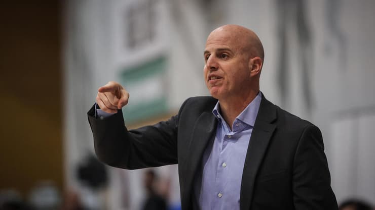 מאמן הפועל ת"א דני פרנקו