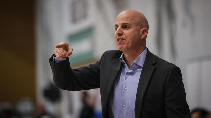 עונה תשיעית במפעל לחולון. דני פרנקו (צילום: עוז מועלם) מאמן הפועל ת"א דני פרנקו