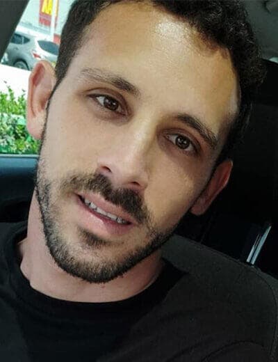 יאיר כץ ז"ל. "אירח הרבה חברים עם מוזיקה ואוכל" (ללא) יאיר כץ