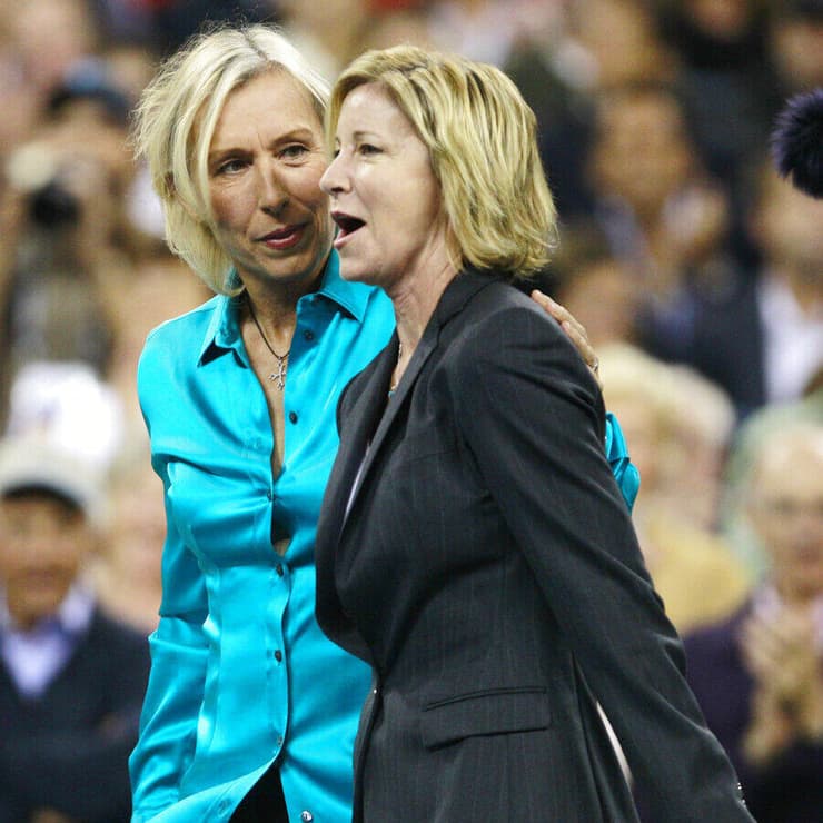 המחאה שלא נשמעה. נברטילובה ואוורט (צילום: AP Photo/Charles Krupa) מרטינה נברטילובה כריס אוורט